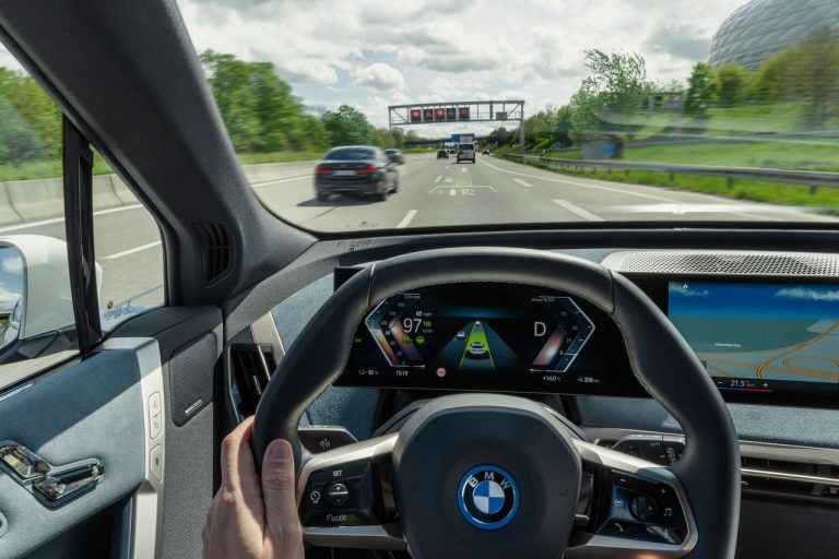 Bmw iX 2021: immagini ufficiali