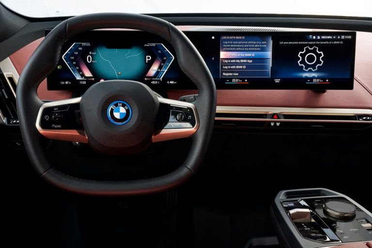 Bmw iX 2021: immagini ufficiali