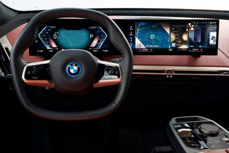 Bmw iX 2021: immagini ufficiali