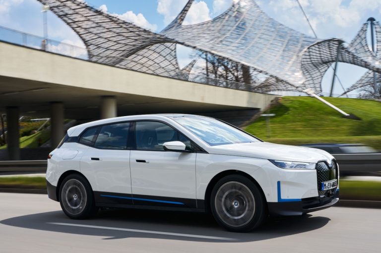 Bmw iX 2021: immagini ufficiali