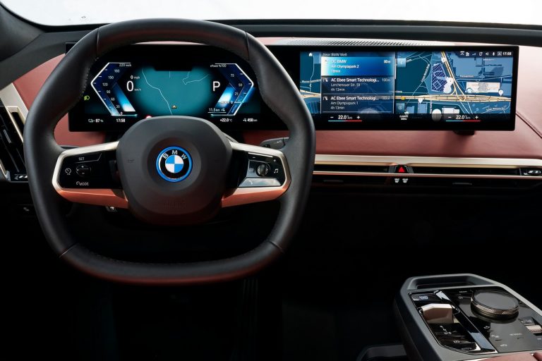 Bmw iX 2021: immagini ufficiali