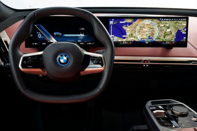 Bmw iX 2021: immagini ufficiali
