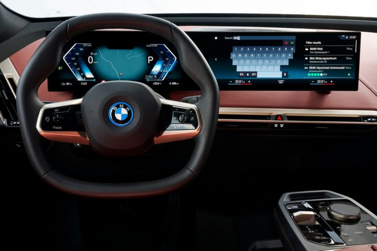Bmw iX 2021: immagini ufficiali