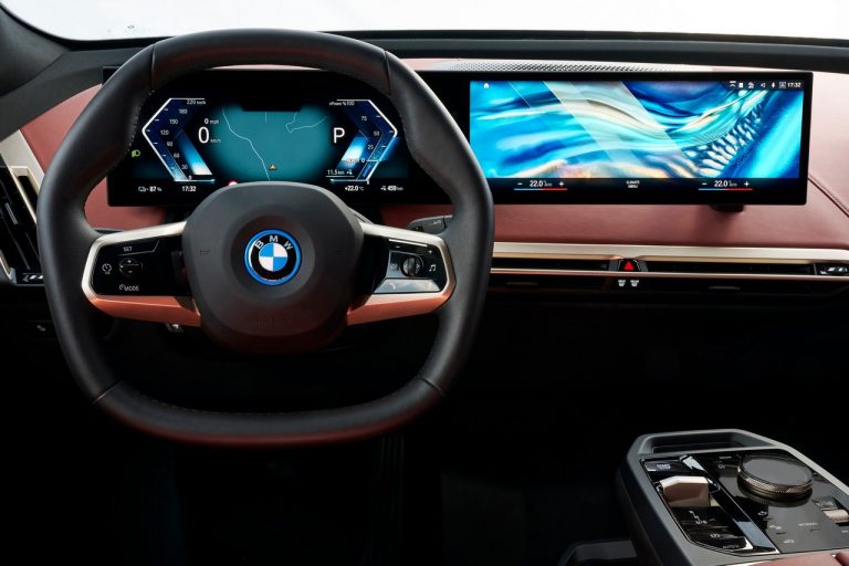 Bmw iX 2021: immagini ufficiali