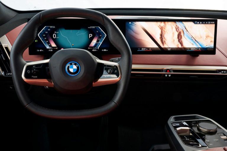 Bmw iX 2021: immagini ufficiali