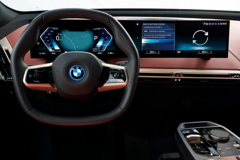 Bmw iX 2021: immagini ufficiali