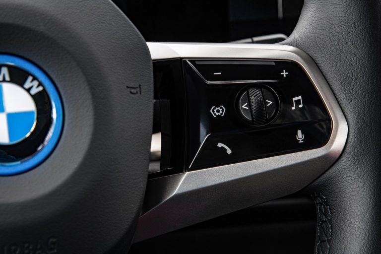 Bmw iX 2021: immagini ufficiali