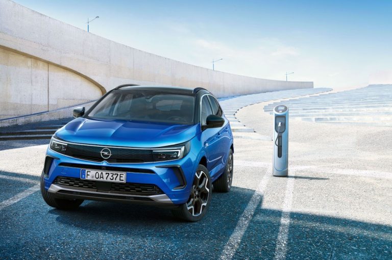 Opel Grandland 2022: immagini ufficiali