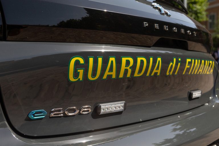 Peugeot e-208 Guardia di Finanza: immagini ufficiali