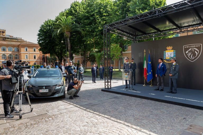 Peugeot e-208 Guardia di Finanza: immagini ufficiali