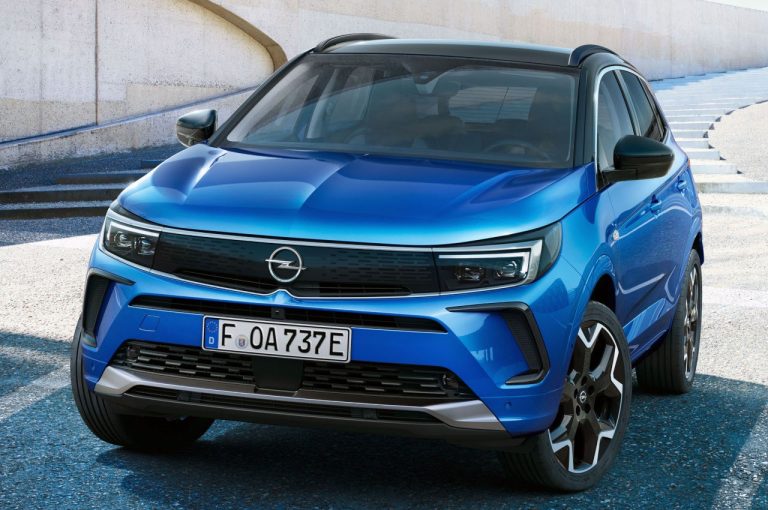 Opel Grandland 2022: immagini ufficiali