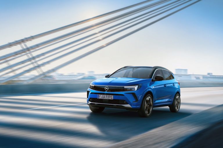 Opel Grandland 2022: immagini ufficiali
