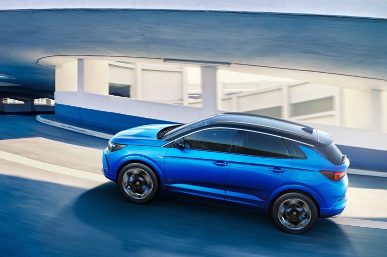 Opel Grandland 2022: immagini ufficiali