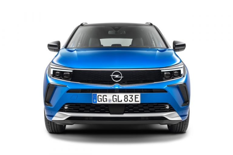 Opel Grandland 2022: immagini ufficiali