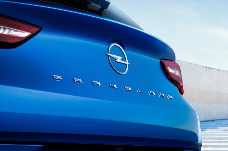 Opel Grandland 2022: immagini ufficiali