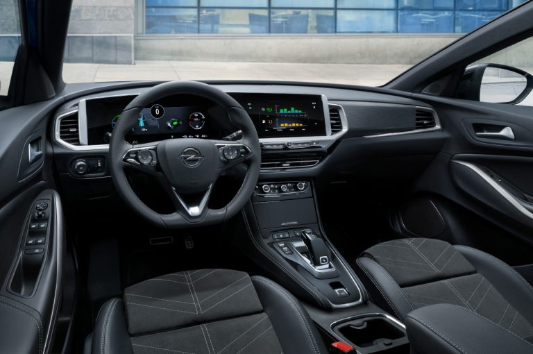 Opel Grandland 2022: immagini ufficiali