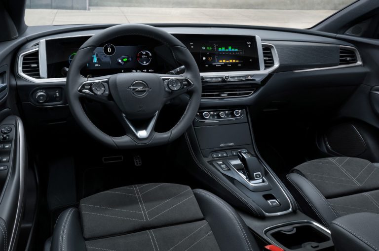 Opel Grandland 2022: immagini ufficiali
