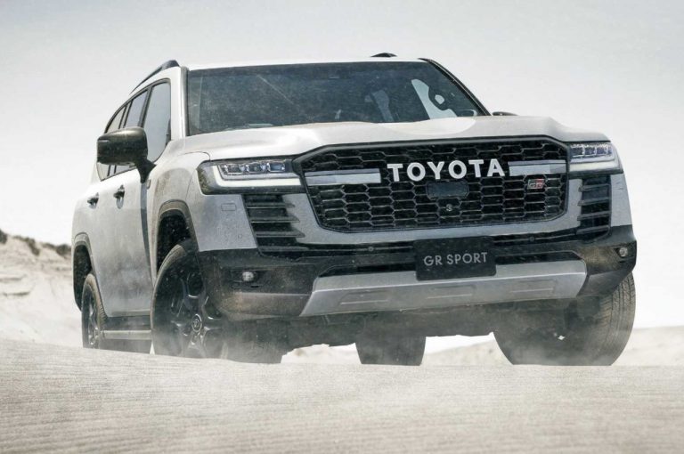 Toyota Land Cruiser GR Sport 2021: immagini ufficiali