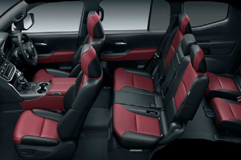 Toyota Land Cruiser GR Sport 2021: immagini ufficiali