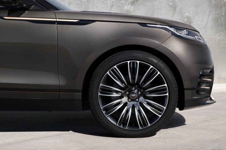 Range Rover Velar 2022: immagini ufficiali