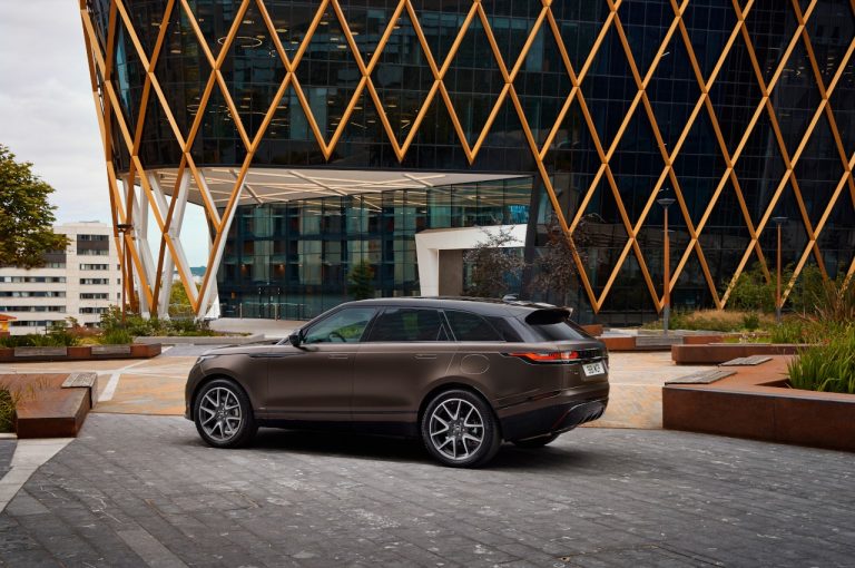 Range Rover Velar 2022: immagini ufficiali