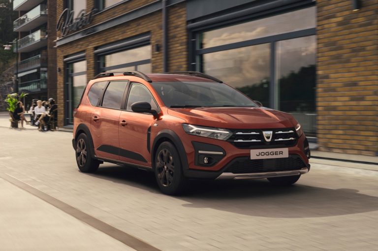 Dacia Jogger 2022: immagini ufficiali