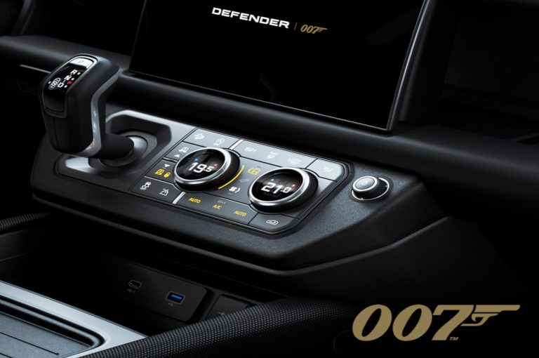 Land Rover Defender V8 Bond Edition 2021: immagini ufficiali