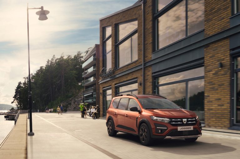 Dacia Jogger 2022: immagini ufficiali