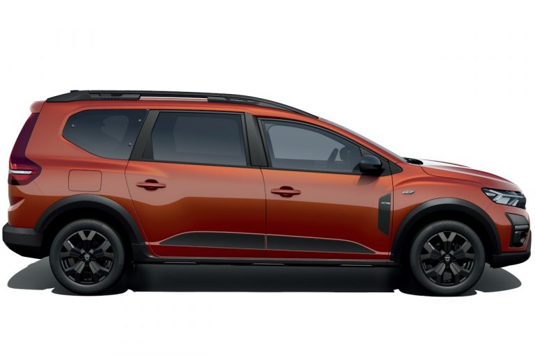 Dacia Jogger 2022: immagini ufficiali