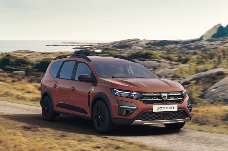 Dacia Jogger 2022: immagini ufficiali