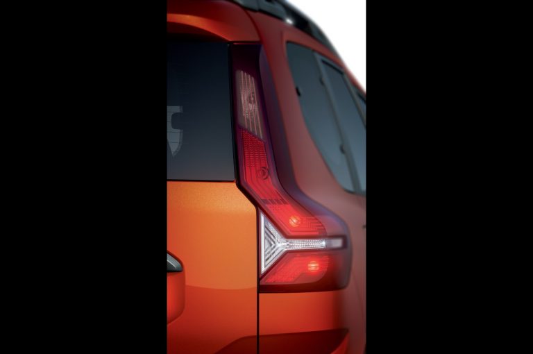 Dacia Jogger 2022: immagini ufficiali