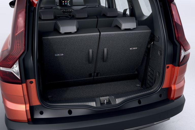 Dacia Jogger 2022: immagini ufficiali