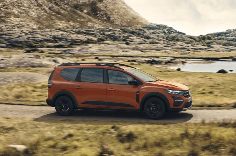 Dacia Jogger 2022: immagini ufficiali