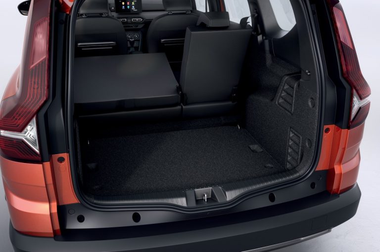 Dacia Jogger 2022: immagini ufficiali