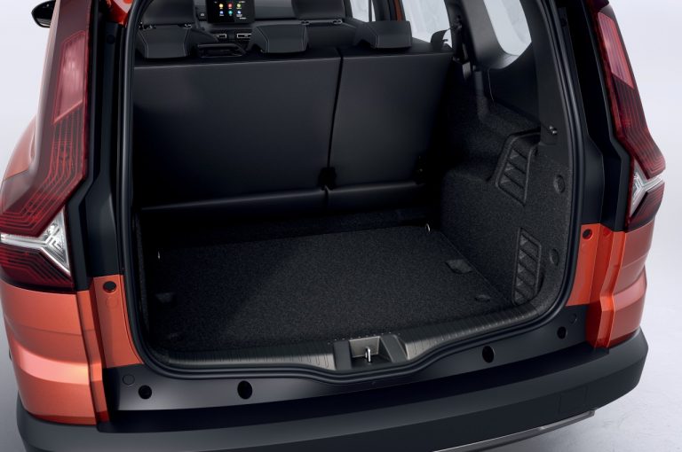 Dacia Jogger 2022: immagini ufficiali