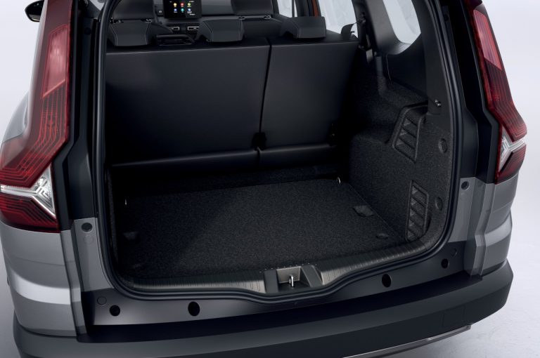 Dacia Jogger 2022: immagini ufficiali