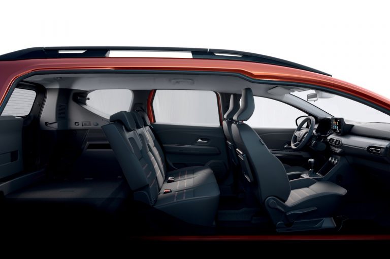 Dacia Jogger 2022: immagini ufficiali