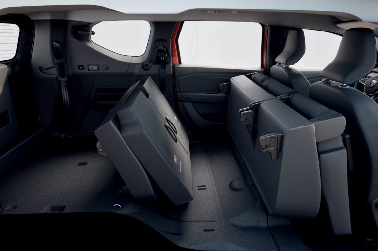 Dacia Jogger 2022: immagini ufficiali