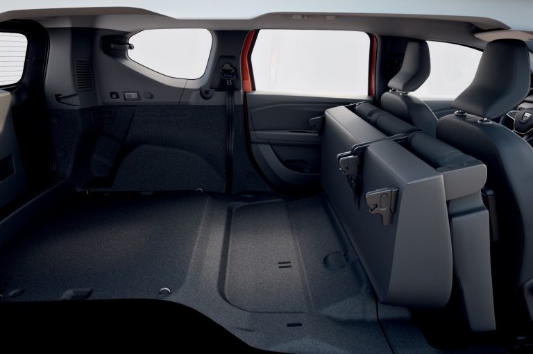 Dacia Jogger 2022: immagini ufficiali