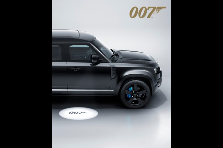 Land Rover Defender V8 Bond Edition 2021: immagini ufficiali