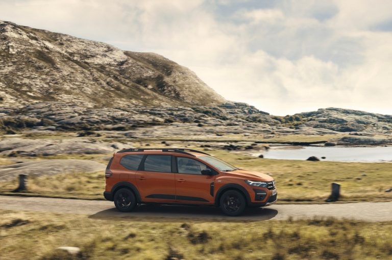 Dacia Jogger 2022: immagini ufficiali