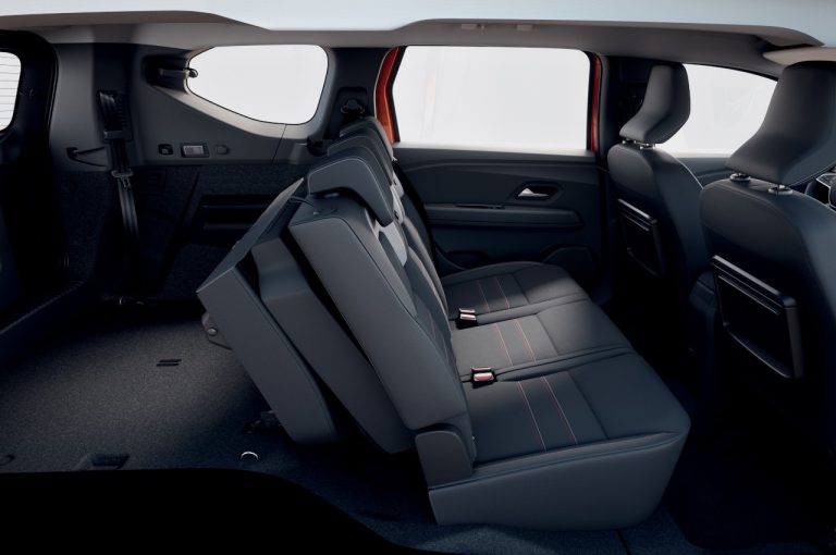 Dacia Jogger 2022: immagini ufficiali