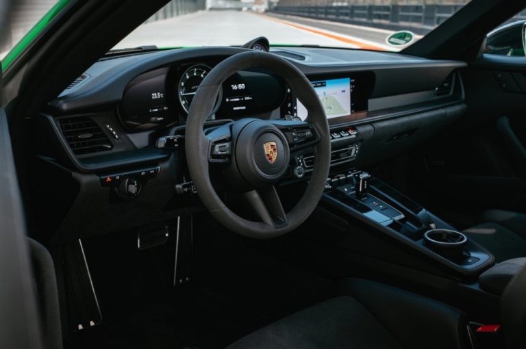 Porsche 911 Carrera GTS, Carrera 4 GTS e Carrera GTS Cabriolet 2022: immagini ufficiali