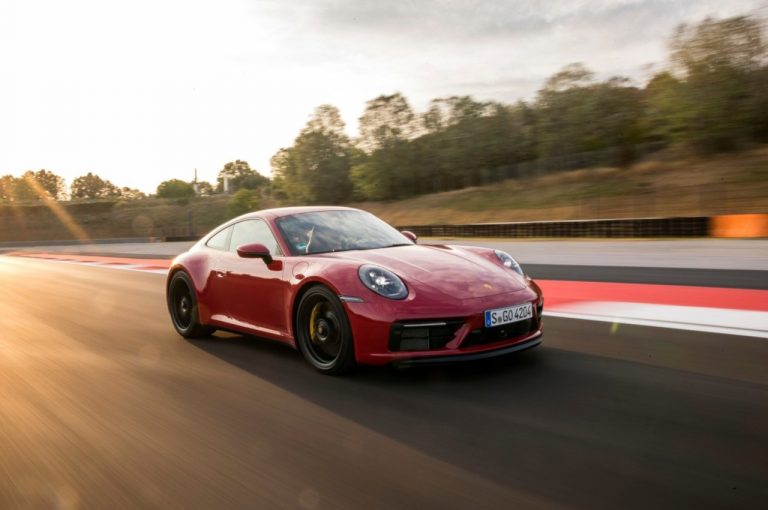 Porsche 911 Carrera GTS, Carrera 4 GTS e Carrera GTS Cabriolet 2022: immagini ufficiali