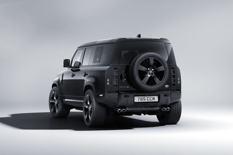 Land Rover Defender V8 Bond Edition 2021: immagini ufficiali