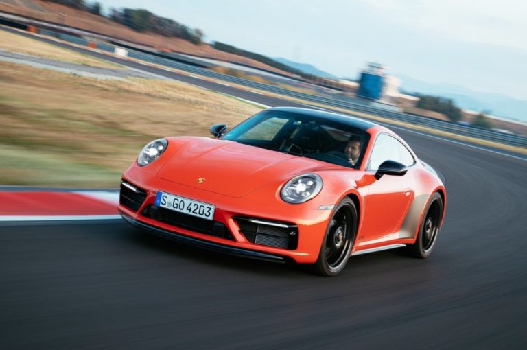Porsche 911 Carrera GTS, Carrera 4 GTS e Carrera GTS Cabriolet 2022: immagini ufficiali