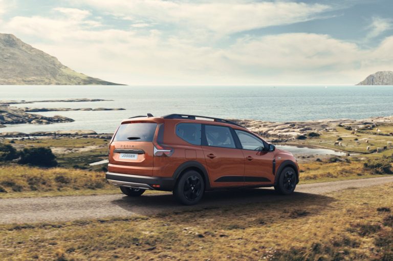 Dacia Jogger 2022: immagini ufficiali
