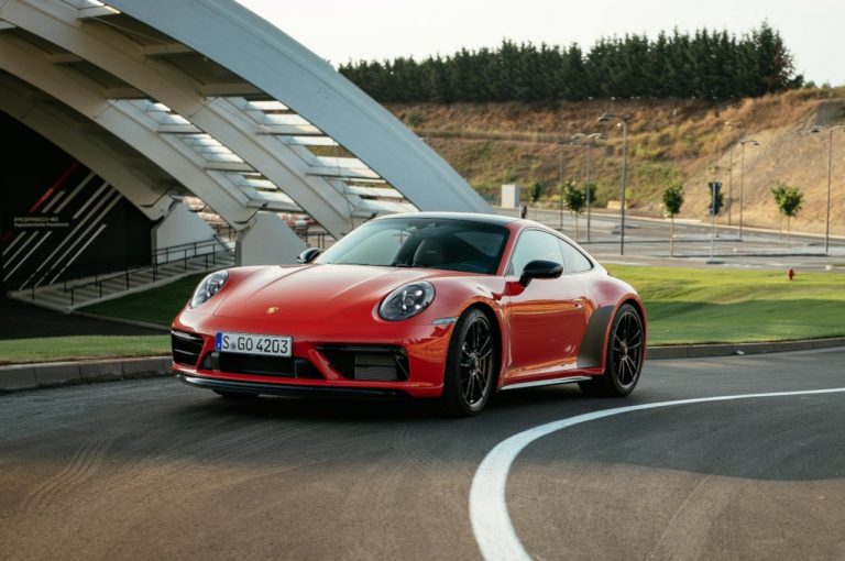 Porsche 911 Carrera GTS, Carrera 4 GTS e Carrera GTS Cabriolet 2022: immagini ufficiali