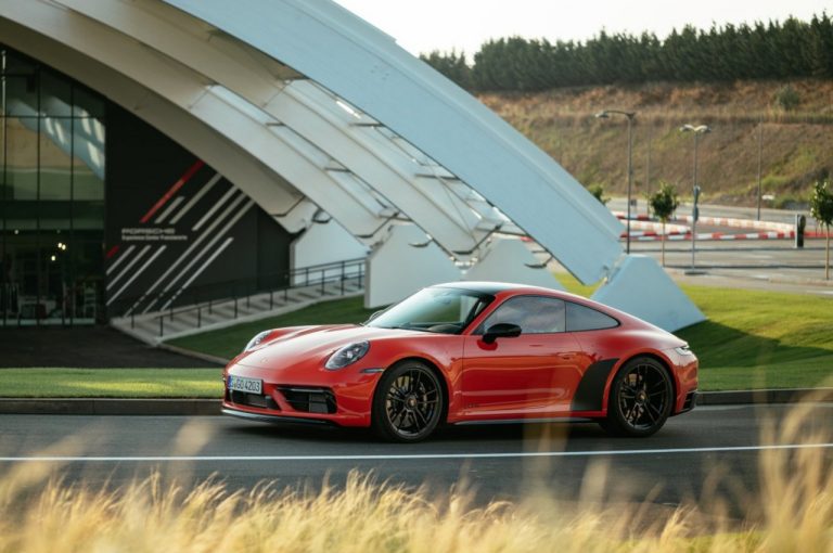 Porsche 911 Carrera GTS, Carrera 4 GTS e Carrera GTS Cabriolet 2022: immagini ufficiali