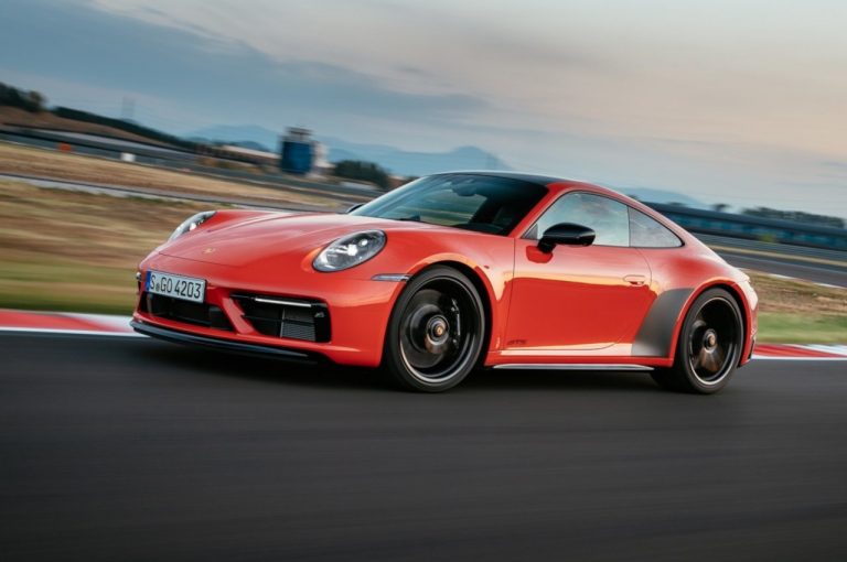 Porsche 911 Carrera GTS, Carrera 4 GTS e Carrera GTS Cabriolet 2022: immagini ufficiali